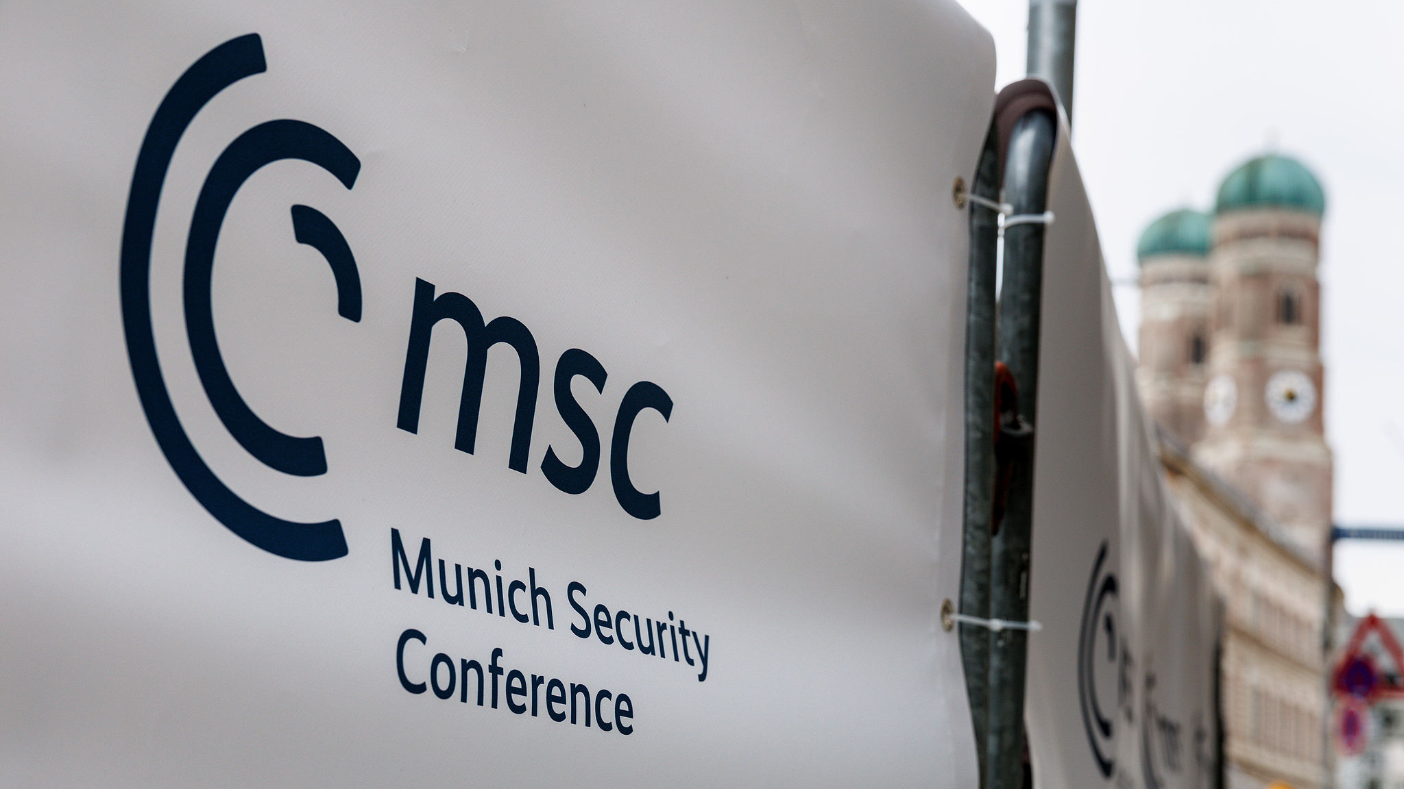 The emblem of the security conference and the inscription 