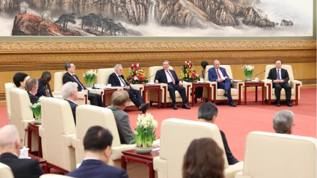 Chinese Premier Li Qiang hosts symposium for foreign experts