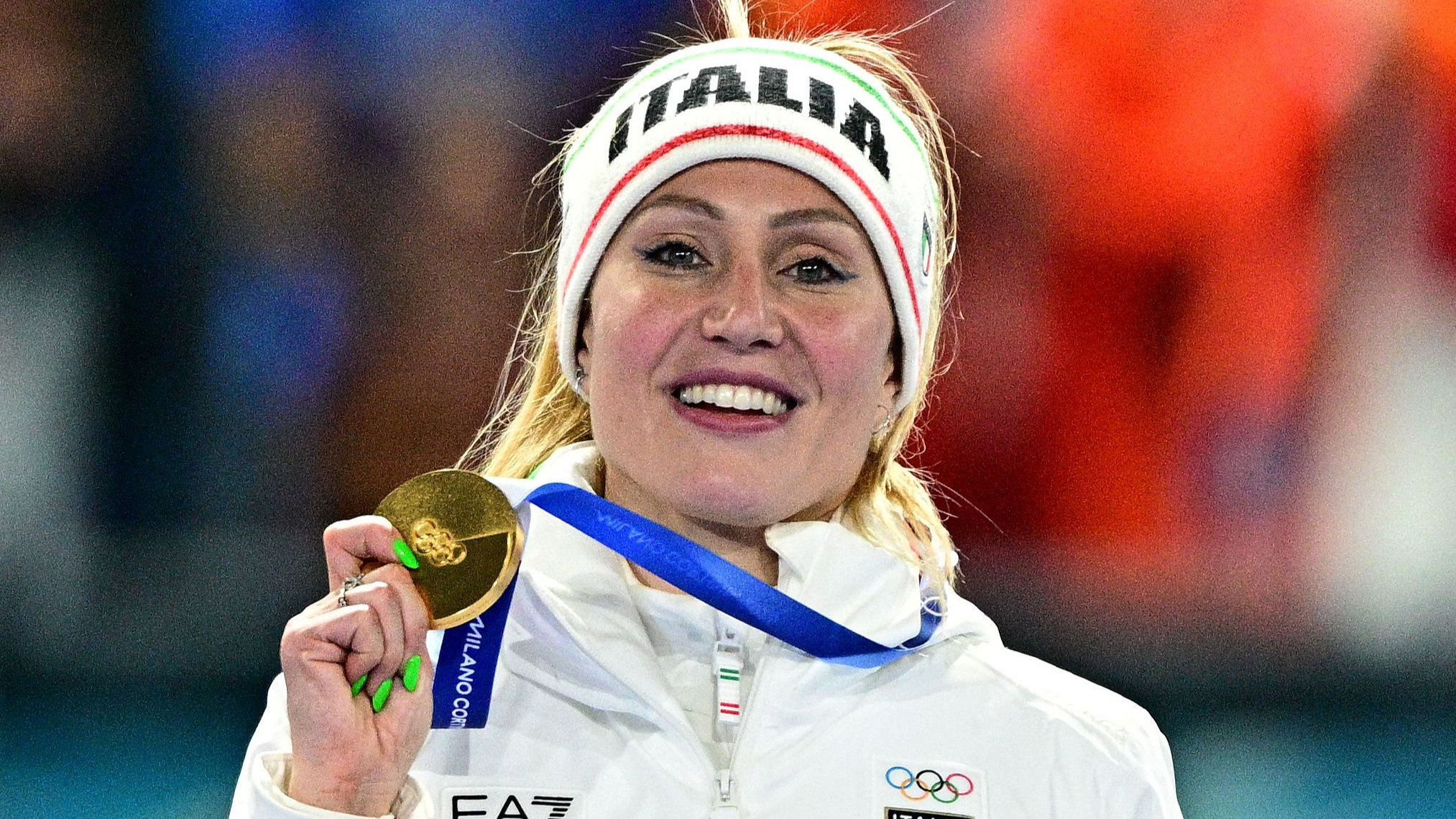 Gold medalist Francesca Lollobrigida of Italy celebrates during the awards ceremony for the women's 5,000 meter speed skating competition at the 2026 Milano Cortina Winter Olympics in Milan, Italy, February 12, 2026. /VCG