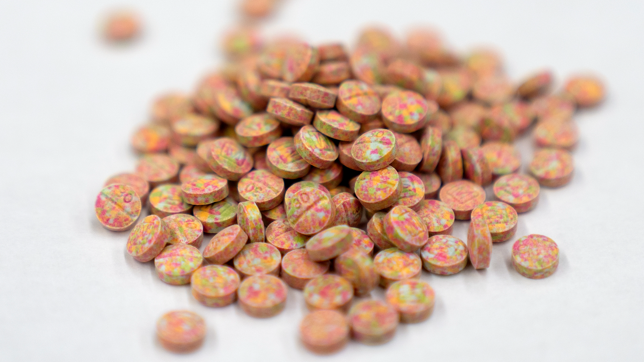 Fentanyl pills are displayed at a Drug Enforcement Administration research laboratory In Northern Virginia, the U.S. April 29, 2025. /VCG
