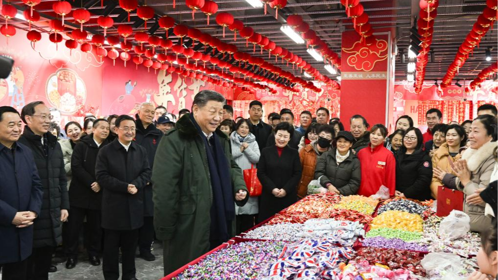 Chinese President Xi Jinping visits a food market in Shenyang, capital city of northeast China's Liaoning Province, January 23, 2025. /Xinhua