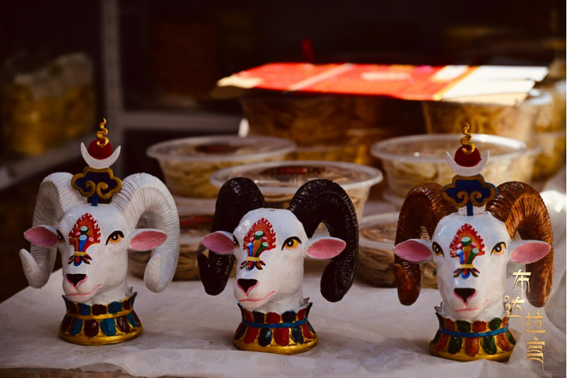 Colorful sheep's head decorations, symbolizing good fortune, Lhasa, southwest China's Xizang Autonomous Region. /CGTN
