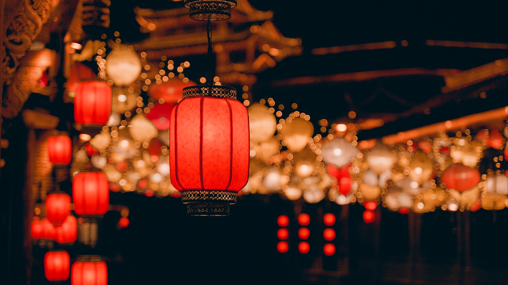 Lanterns hang under ancient buildings during the New Year, AI digital art. /VCG
