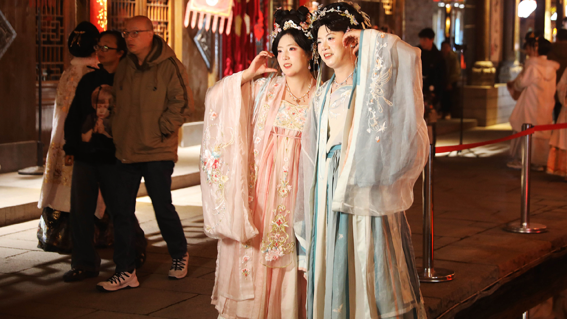 How is China's longest Spring Festival holiday boosting consumption?