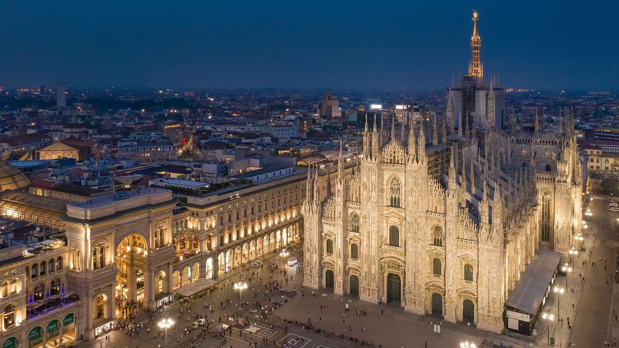 Live: Duomo Square's timeless charm meets winter sports passion