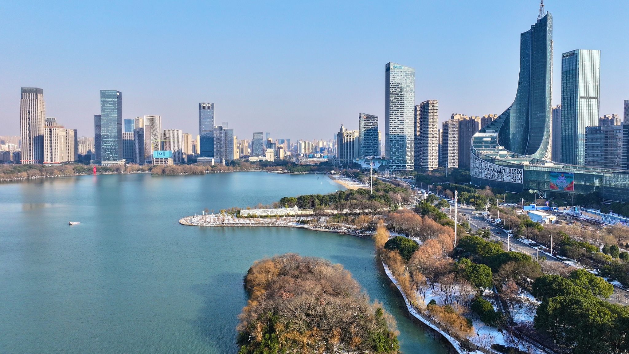 Live: Swan Lake in Hefei – Where urban elegance meets natural harmony