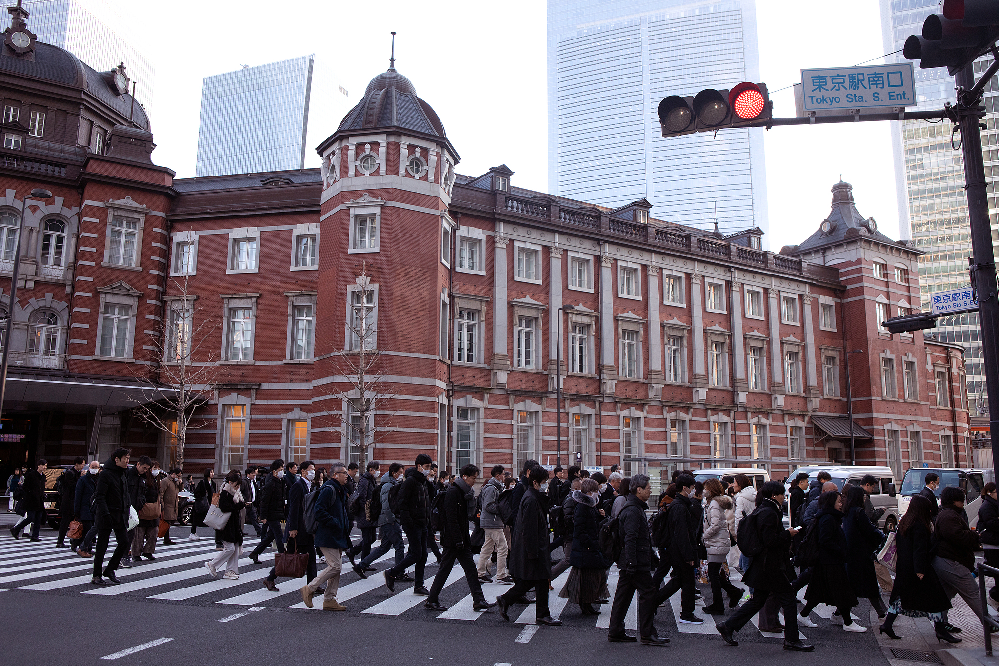 Morning commuters in front of Tokyo Station in Tokyo, Japan, on January 5, 2026. /VCG