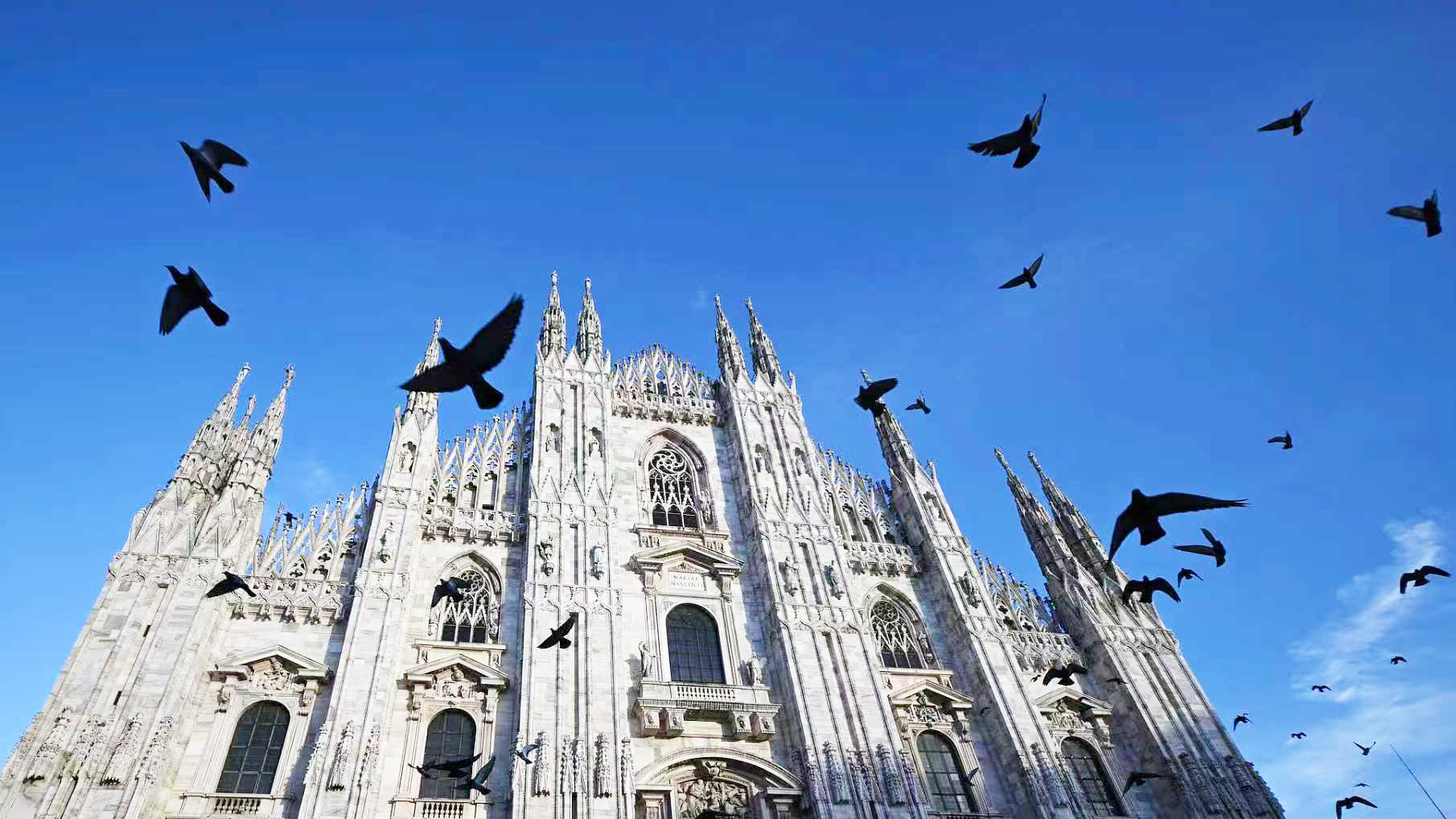 Live: Duomo Square's timeless charm meets winter sports passion