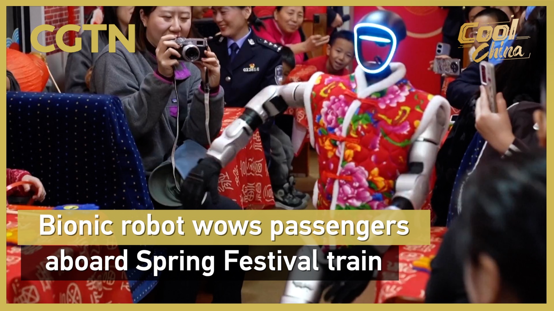 Bionic robot wows passengers aboard Spring Festival train