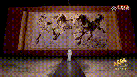 Visual effects of galloping horses powered by AR and XR technologies at the gala./ CMG