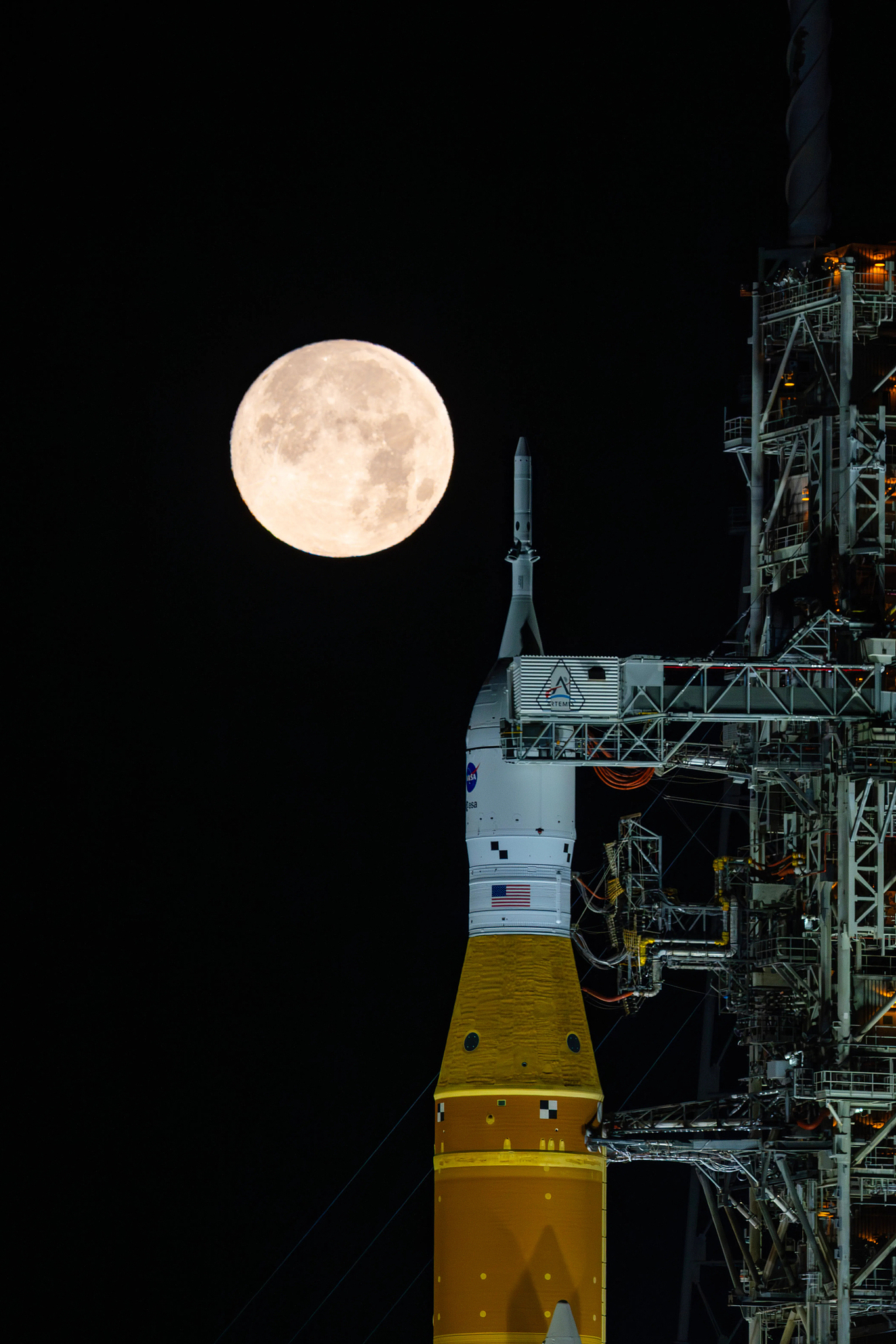 A full moon shines over NASA's Space Launch System and Orion spacecraft, atop the mobile launcher at Launch Pad 39B at the Kennedy Space Center in Florida, the U.S., February 1, 2026. /VCG