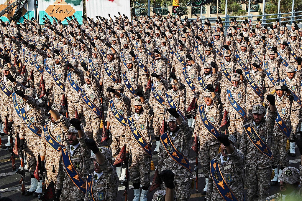 Members of Iran's Islamic Revolutionary Guard Corps (IRGC) gives a military salute during a military parade in Tehran, September 22, 2019. /VCG