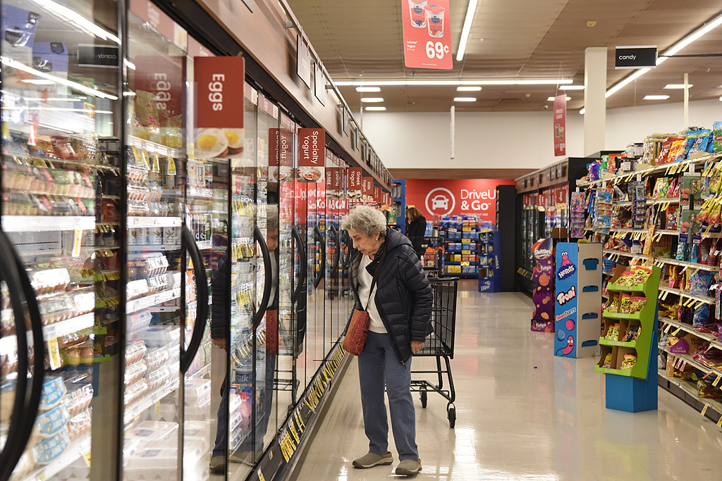  US customers shopping at a supermarket in Arlington, Virginia, Feb. 20, 2026. /VCG