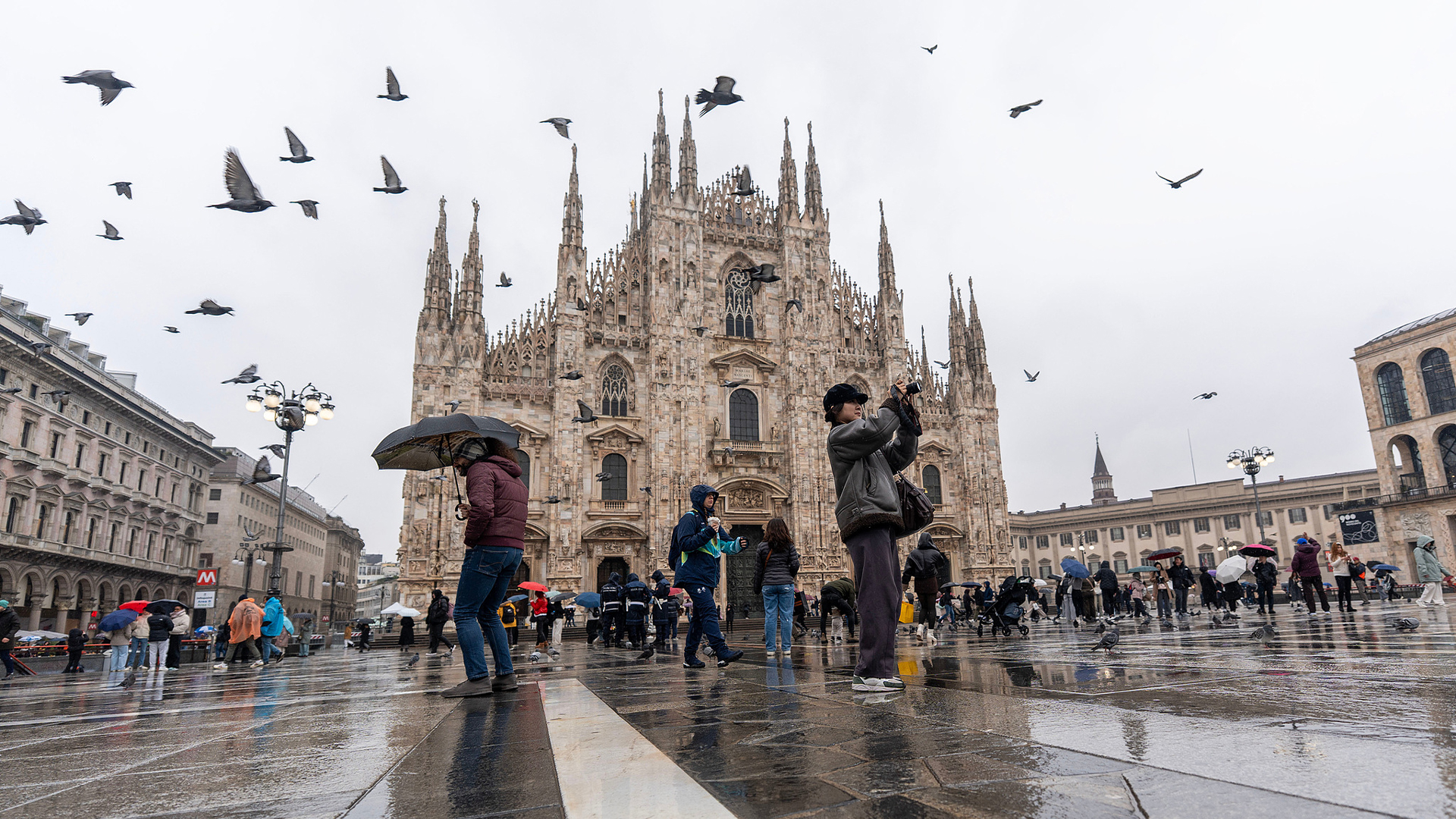 Live: Duomo Square's timeless charm meets winter sports passion – Ep. 12