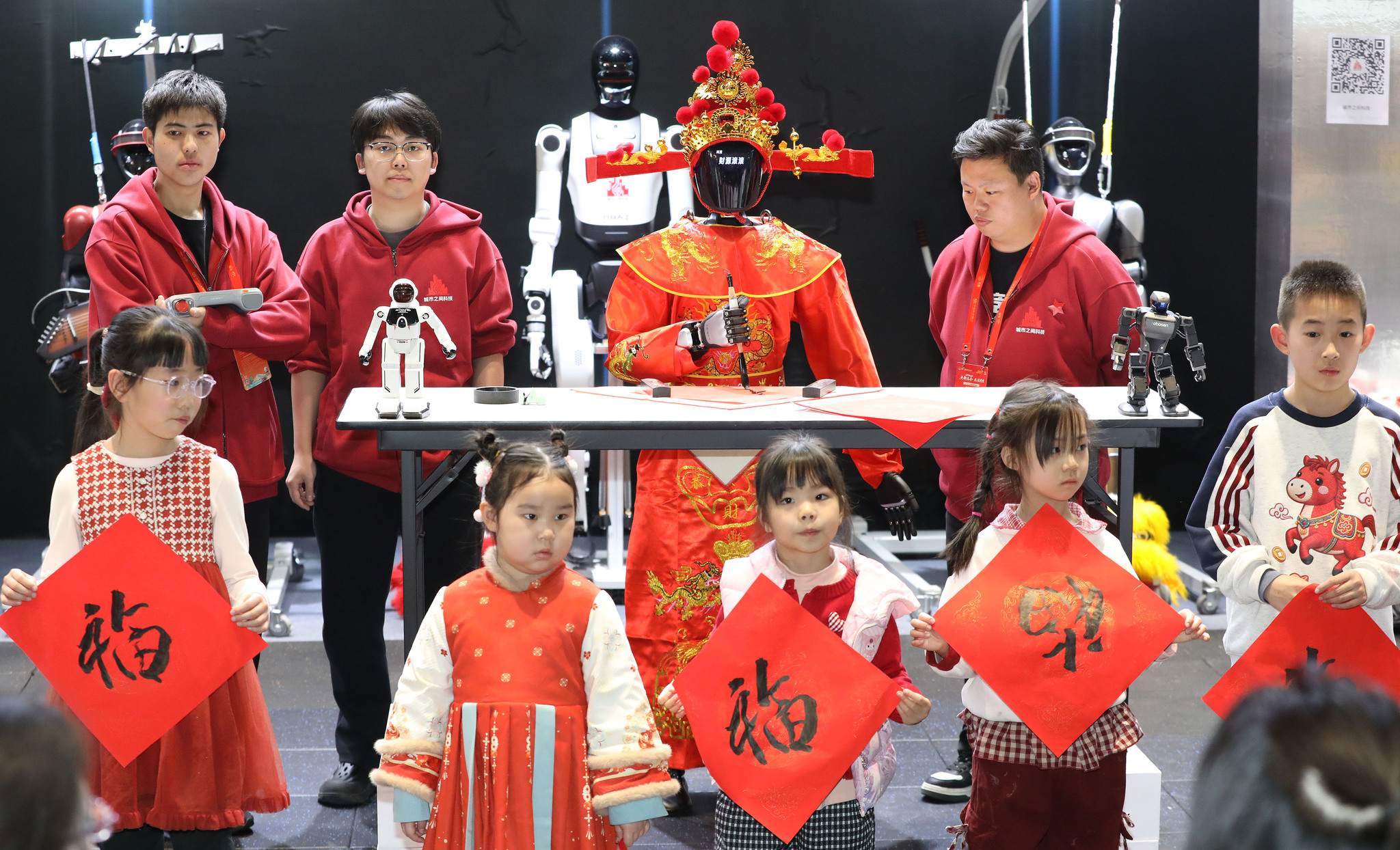 Children pose for photos while holding the Chinese character 