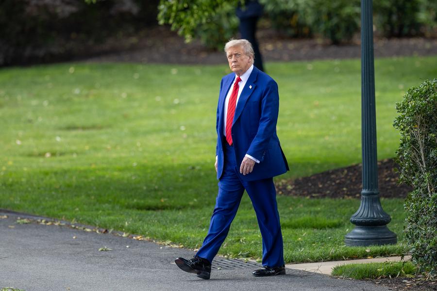 U.S. President Donald Trump walks toward the South Lawn to board Marine One at the White House in Washington, D.C., the United States, on June 20, 2025. /Xinhua