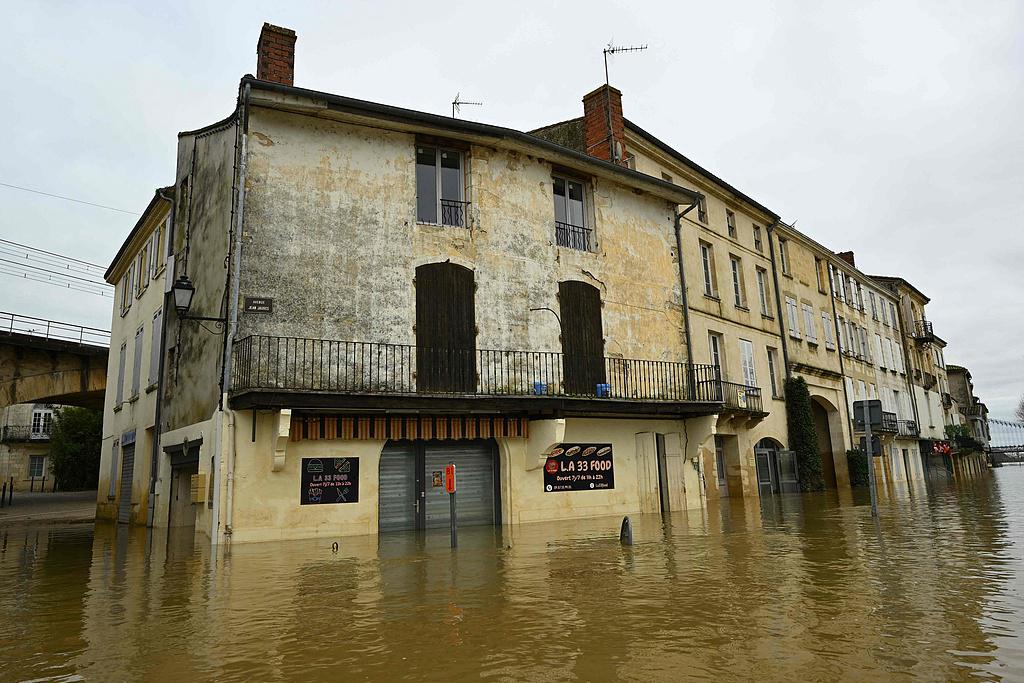 A flooded street after heavy rains caused the overflowing of the Garonne river in La Reole, southwestern France, February 21, 2026. /VCG