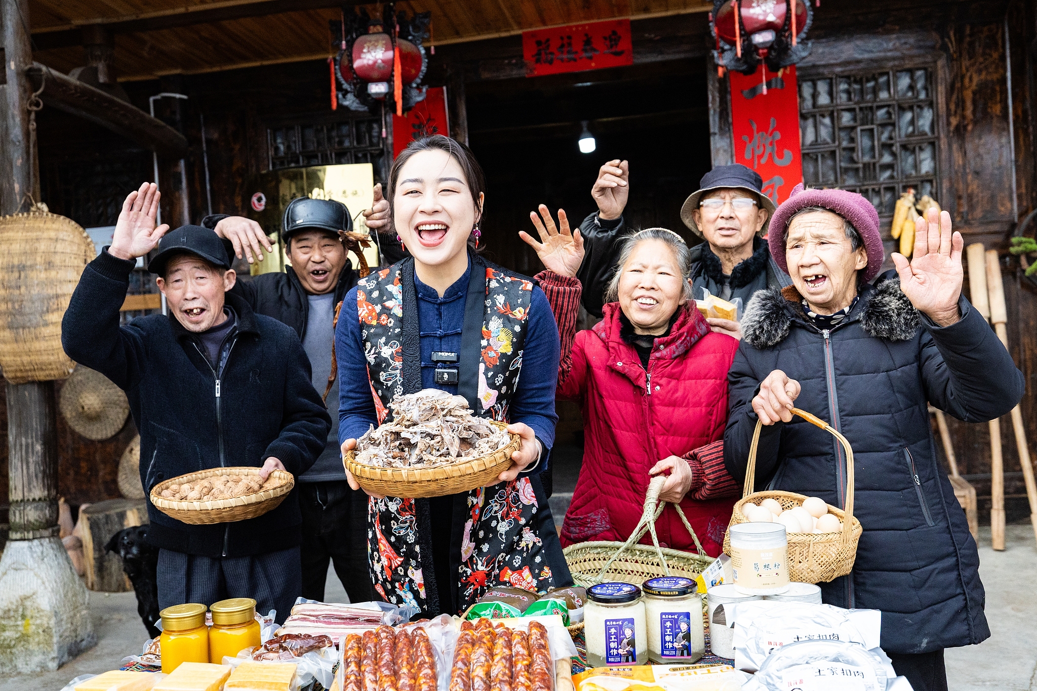 E-commerce has brought new business opportunities to locals. Xie Haiyan (C), relying solely on a mobile phone, led her fellow villagers to sell over 20 million yuan (about $2.9 million) worth of local specialties in a year, boosting the income of more than 450 households in Bajiao Dong Township,Hubei Province, February 3, 2026. /VCG