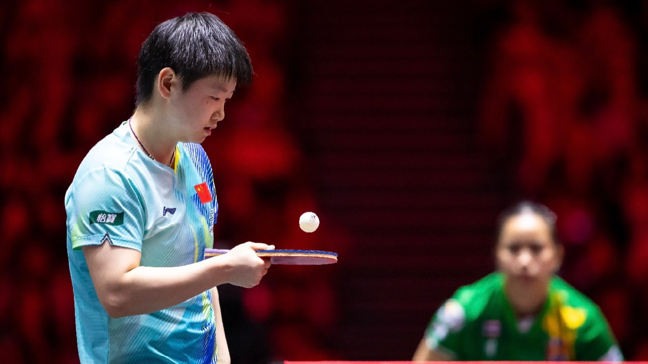 More Chinese paddlers advance to second round at WTT Singapore Smash