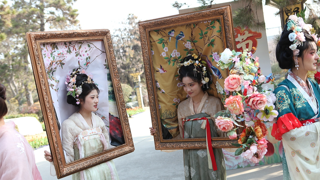 Staff members dress in traditional Chinese attire at Tangyuan Garden in Xi’an, Shaanxi Province, on February 18, 2026. /VCG