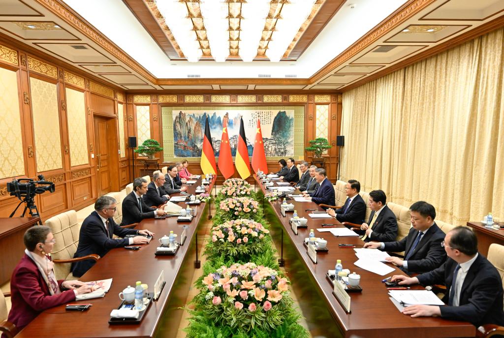 Chinese President Xi Jinping meets with German Chancellor Friedrich Merz, who is on an official visit to China, at the Diaoyutai State Guesthouse in Beijing, capital of China, February 25, 2026. /Xinhua