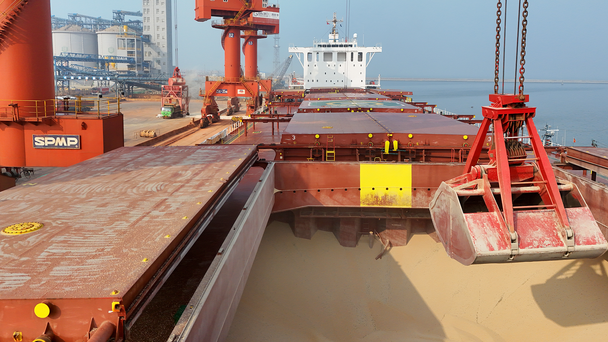 China drops tariff on some Canadian agricultural and seafood exports