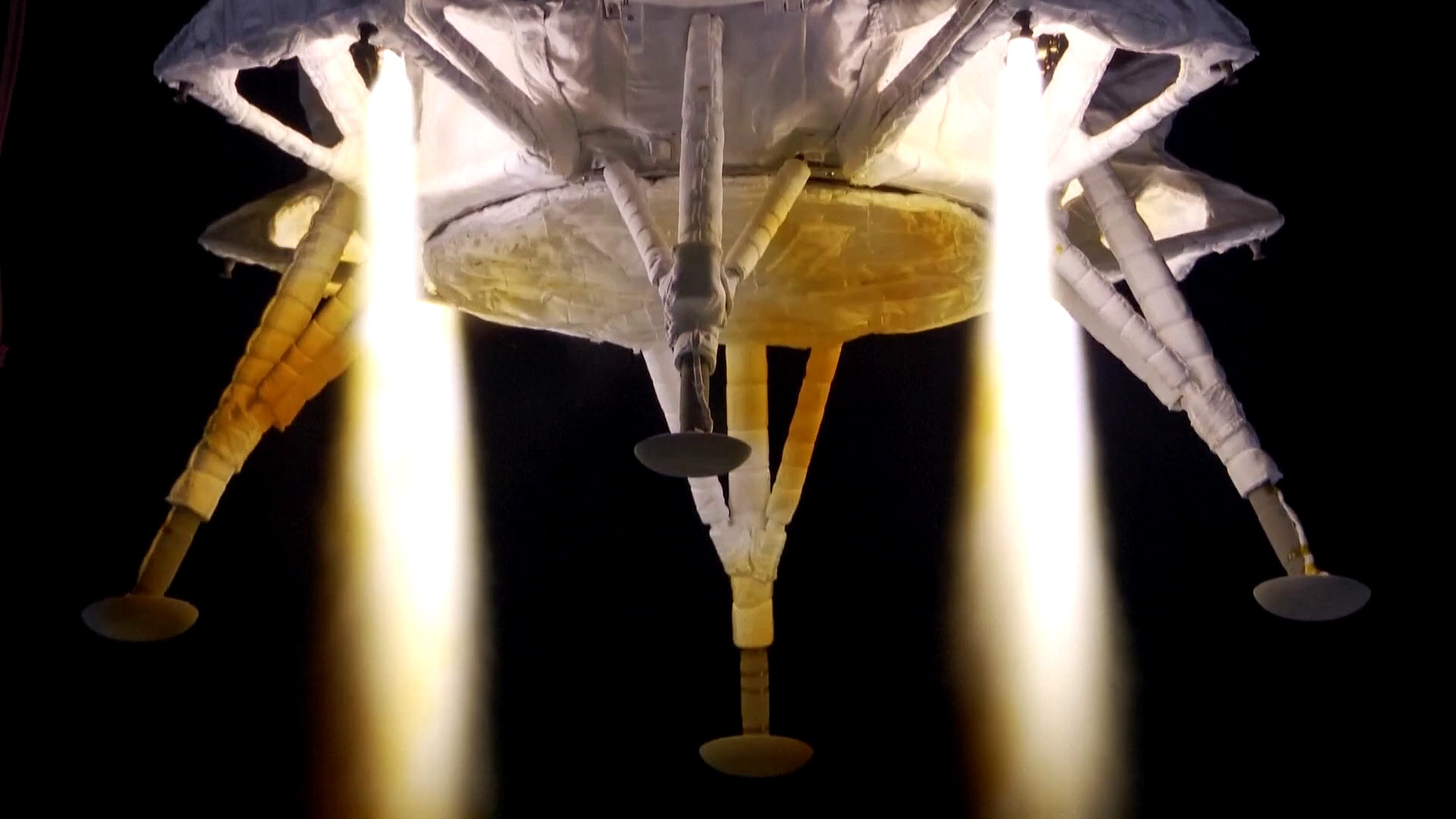 The lunar lander named Lanyue completes a comprehensive landing and liftoff verification test at a dedicated extraterrestrial landing test site in Hebei Province, August 6, 2025. /China National Space Administration