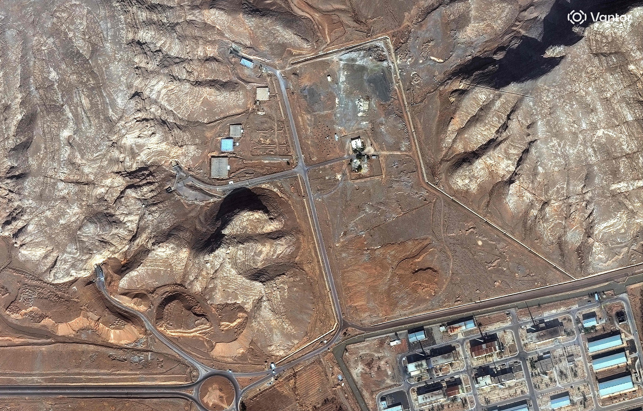 This handout satellite image courtesy of Vantor released on February 10, 2026, shows Iran's Isfahan nuclear facility site on November 11, 2024. /VCG