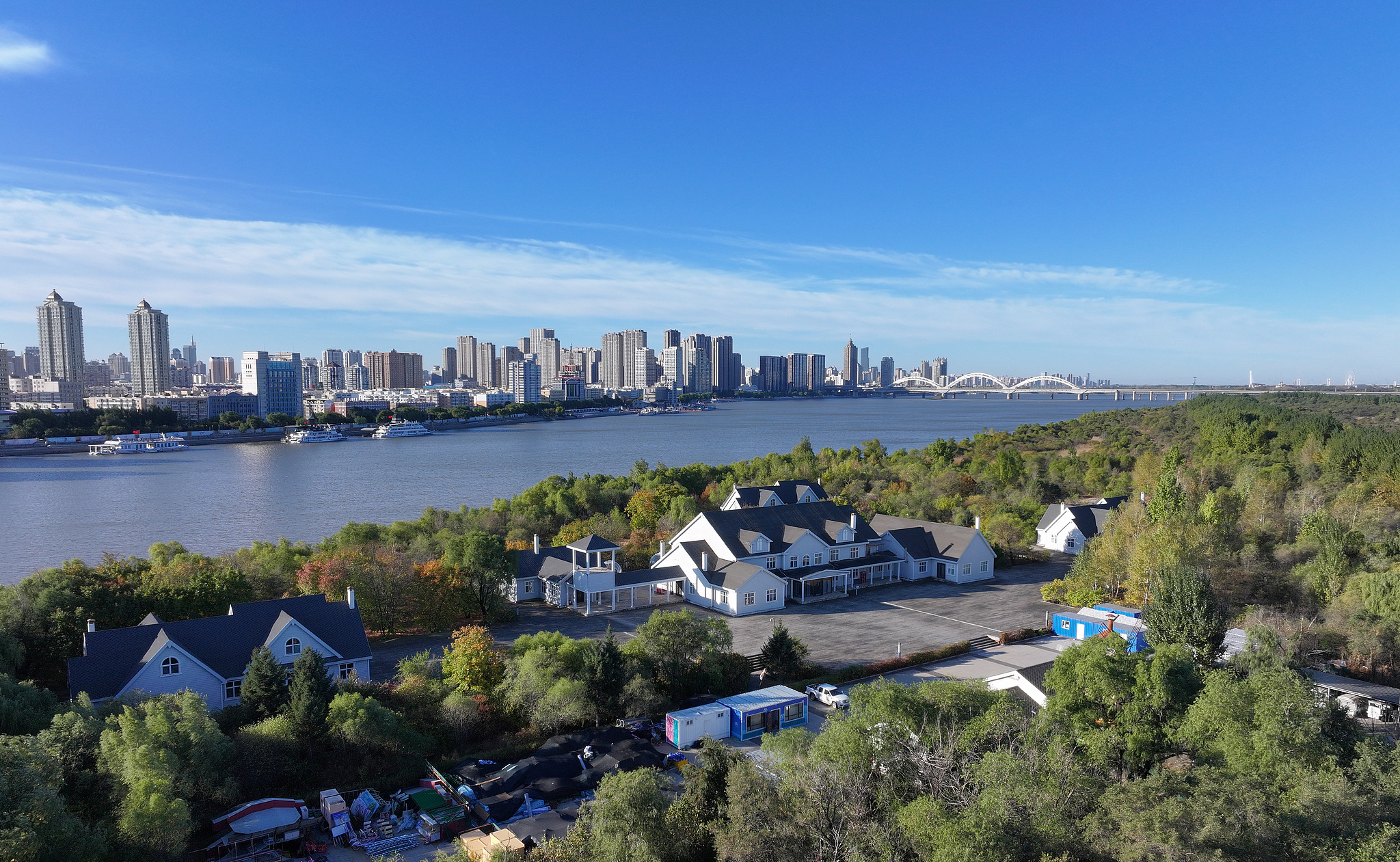 A view of Alejin Island Wetland Park in Harbin, Heilongjiang Province, northeast China, October 8, 2025. /VCG