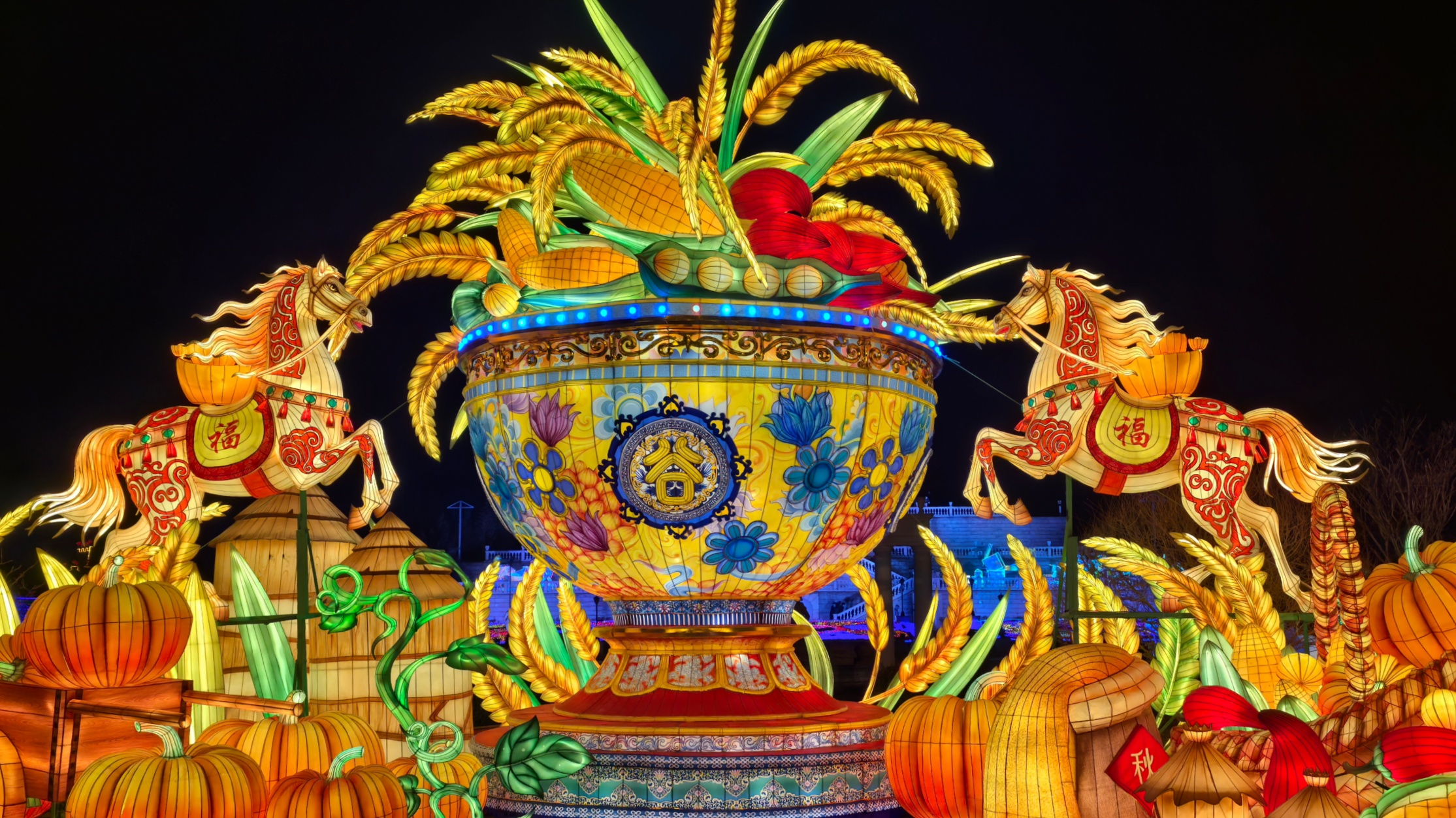 Intangible heritage lights up Beijing's Lantern Festival