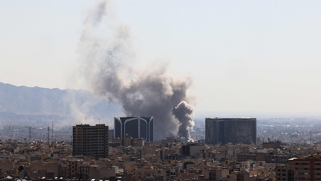 Plumes of smoke rise following reported explosions in Tehran, Iran, March 1, 2026. /VCG