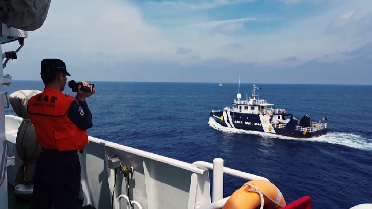 CCG expels Philippine vessels intruding into Huangyan Dao waters