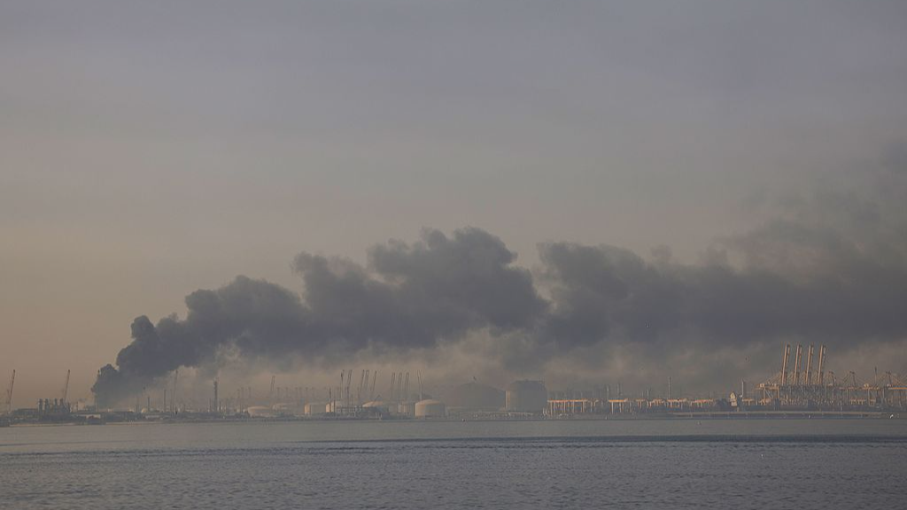 A plume of smoke rises from the port of Jebel Ali following a reported Iranian strike in Dubai, March 1, 2026. /VCG