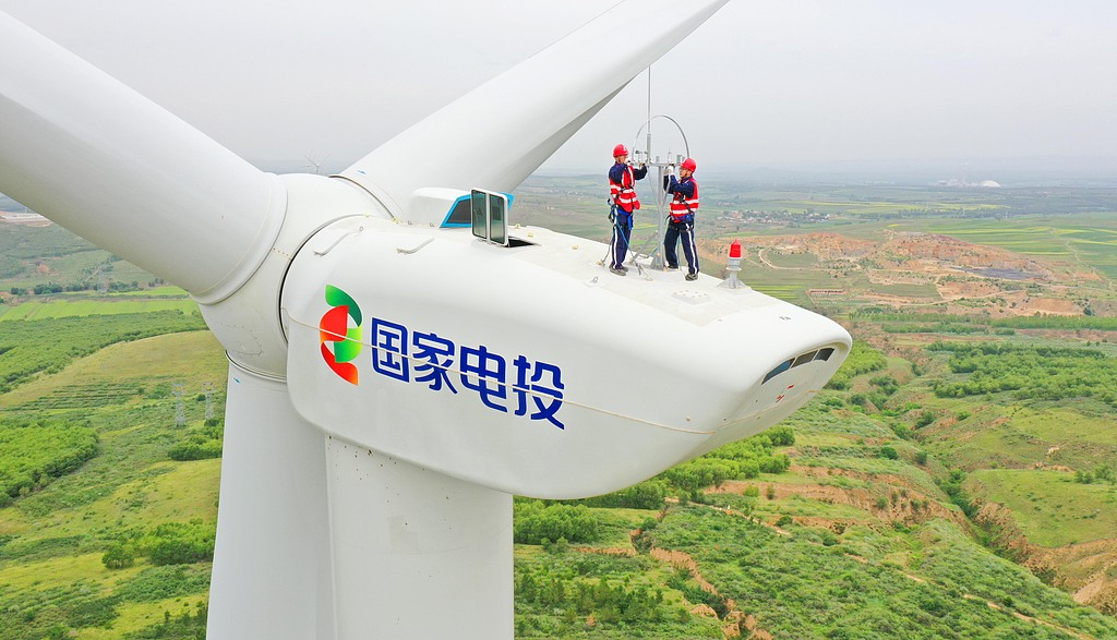 Power workers conduct maintenance on wind turbines at a height of over 90 meters in north China's Shanxi Province, July 24, 2022. /VCG