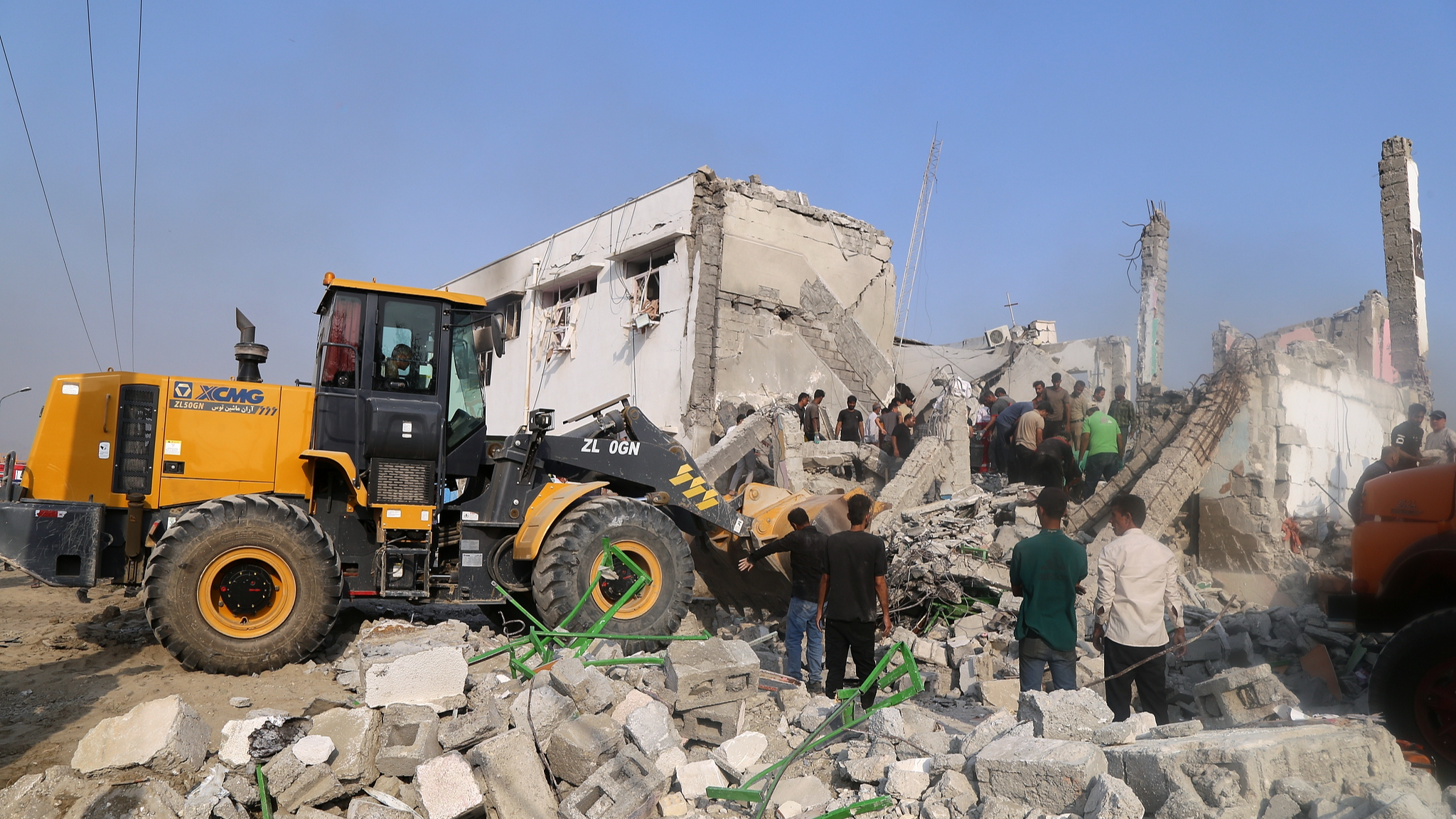 Rescue workers and residents search through the rubble in the aftermath of an Israeli-U.S. strike on a girls' elementary school in Minab, Iran, February 28, 2026. /VCG