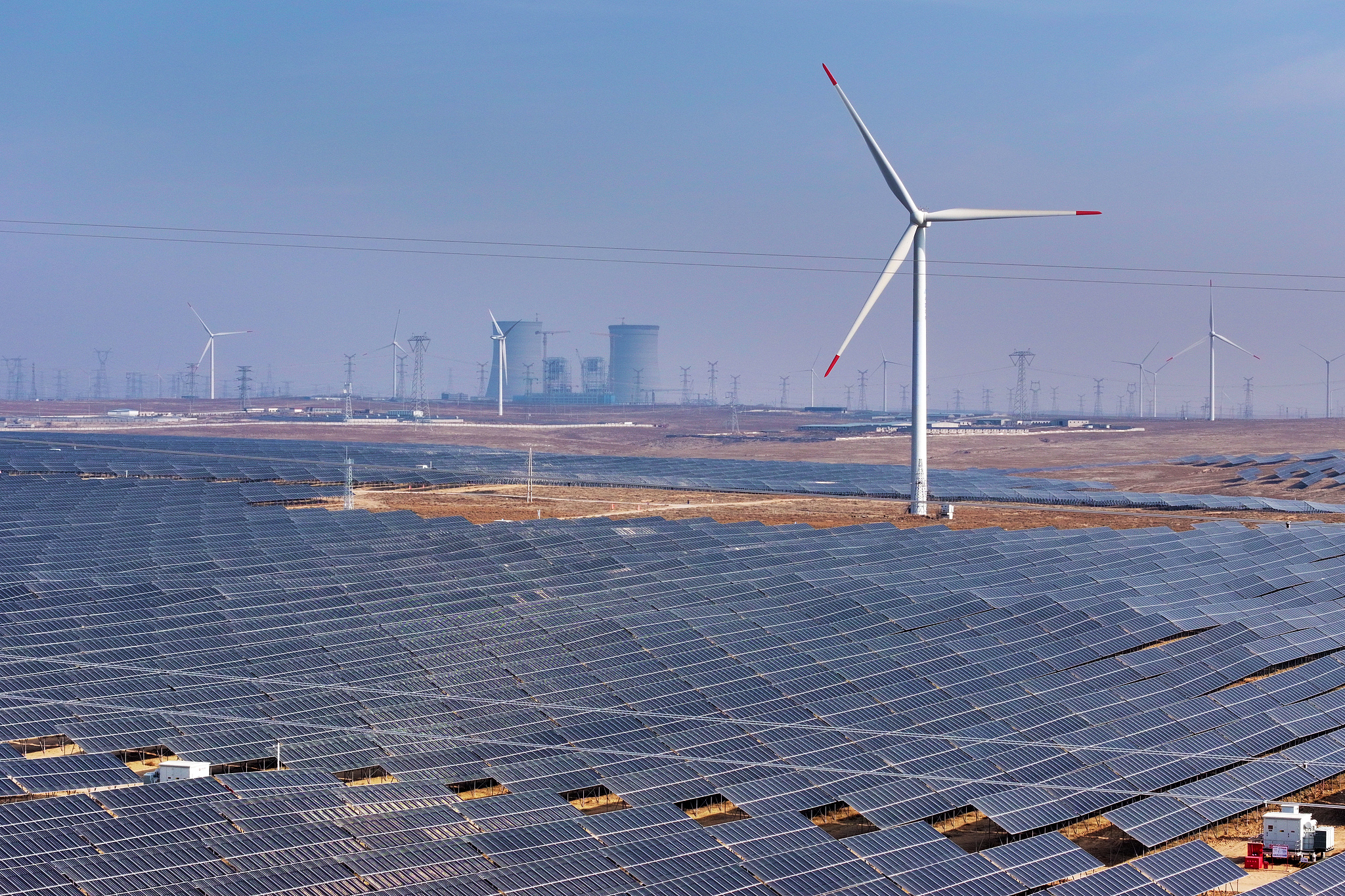 Solar panels and wind turbines in Lingwu city, Ningxia Hui Autonomous Region, northwest China, December 22, 2025. /VCG