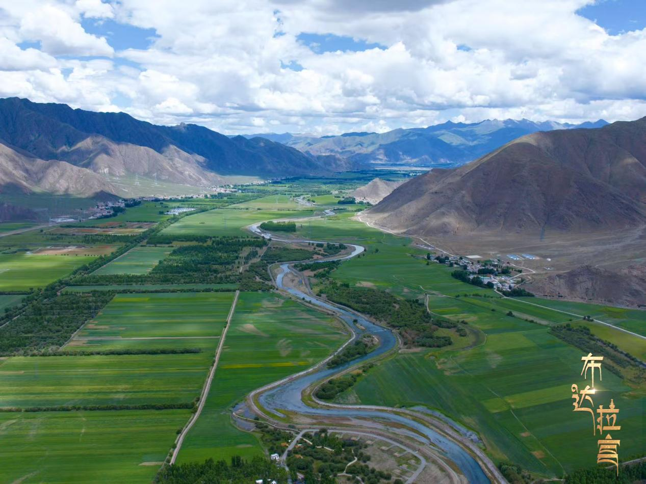 A view of the natural scenery in Linzhou County, northern Lhasa, southwest China's Xizang Autonomous Region. /CGTN