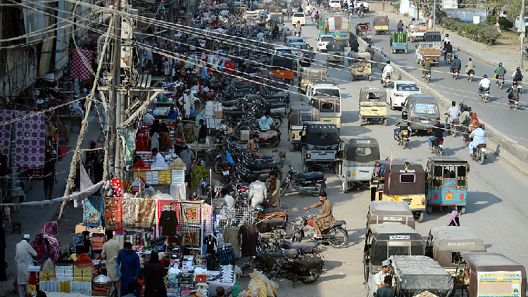 9 killed, 12 injured in clash outside U.S. Consulate in Pakistan