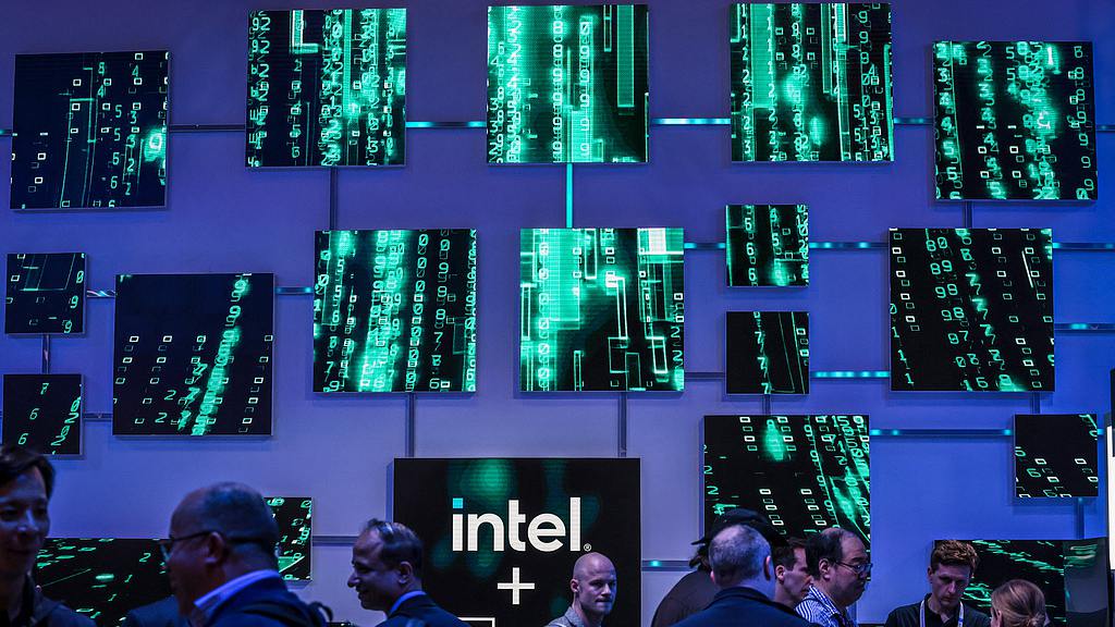 Attendees at the Intel Corp. pavilion at the MWC in Barcelona, Spain, March 2, 2026. /VCG