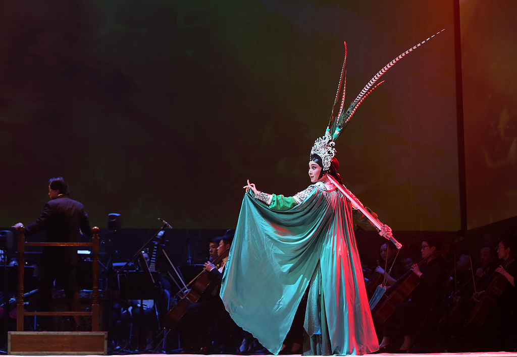 Zeng Xiaomin performs in Xi'an, Shaanxi Province on May 25, 2021, as part of her national Cantonese Opera tour. /VCG