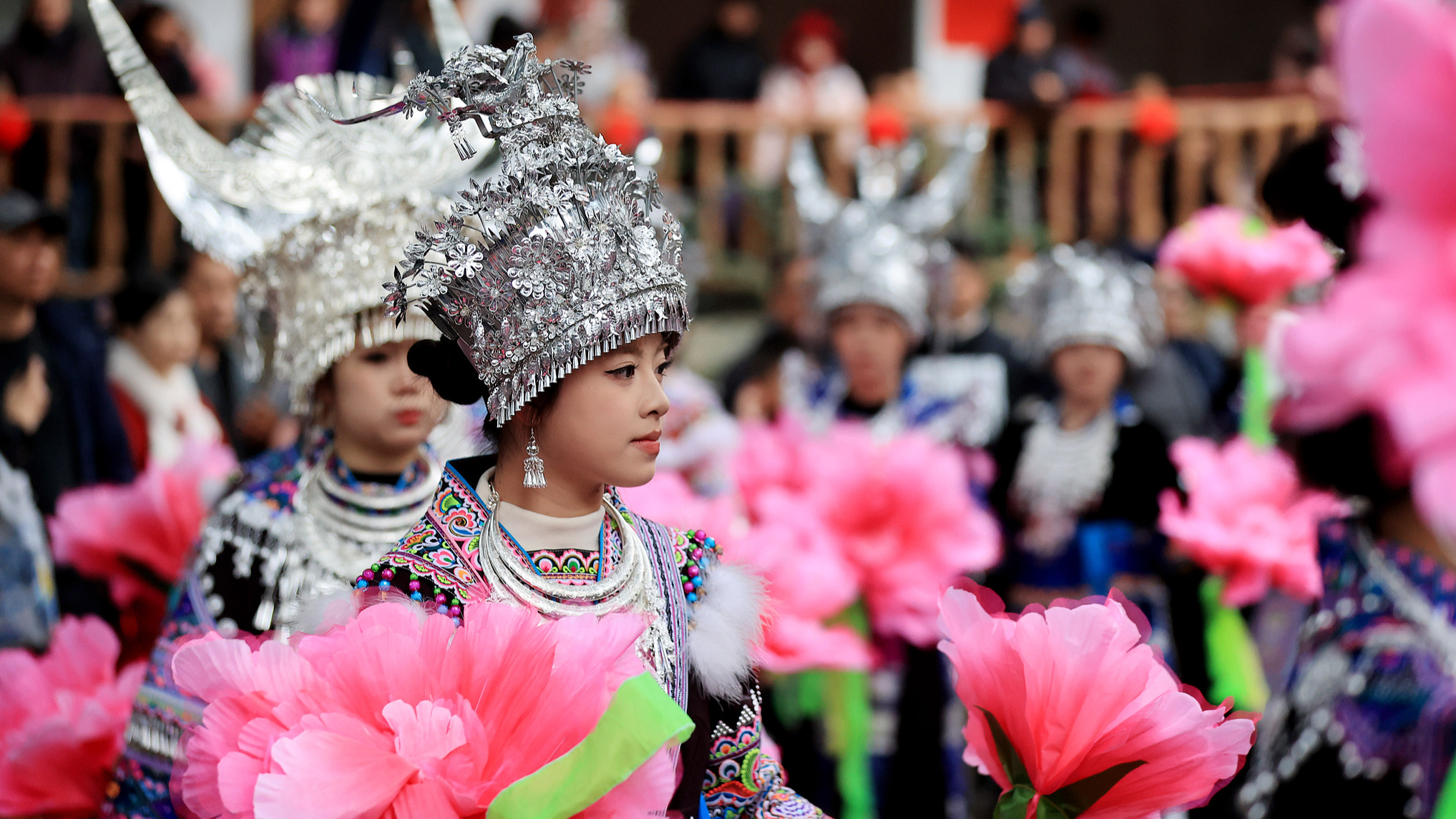 Folk performances draw crowds at Miao village in Guangxi
