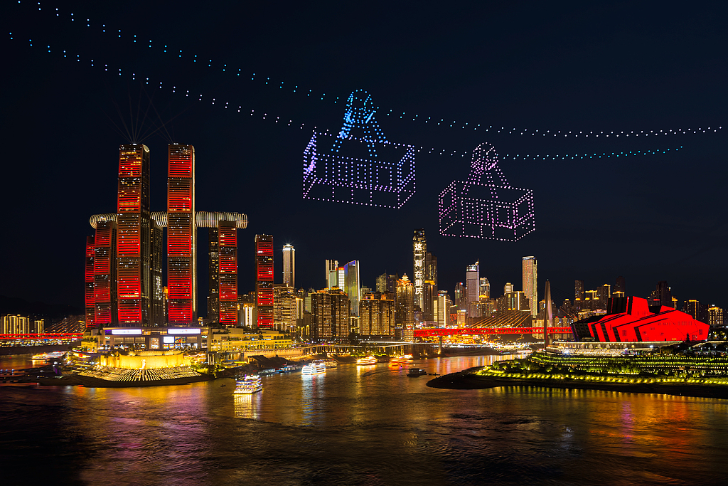 A drone show recreates the cross-river cableway in Chongqing. /VCG
