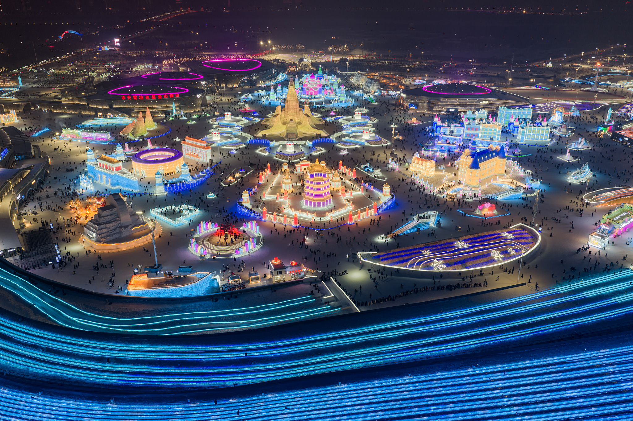 A night view of the Harbin Ice-Snow World in Harbin, Heilongjiang Province, northeast China, January 12, 2026./ VCG