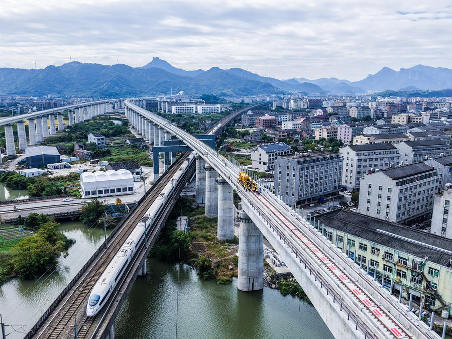 Workers operating at the track laying construction site of the Wenling-Yuhuan section of Hangzhou-Taizhou high-speed railway in Taizhou, east China's Zhejiang Province, November 5, 2025. /Xinhua