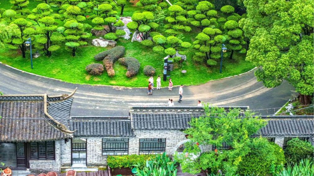 Tourists visit a garden in Yangzhou, Jiangsu Province, China, August 10, 2025. /Xinhua