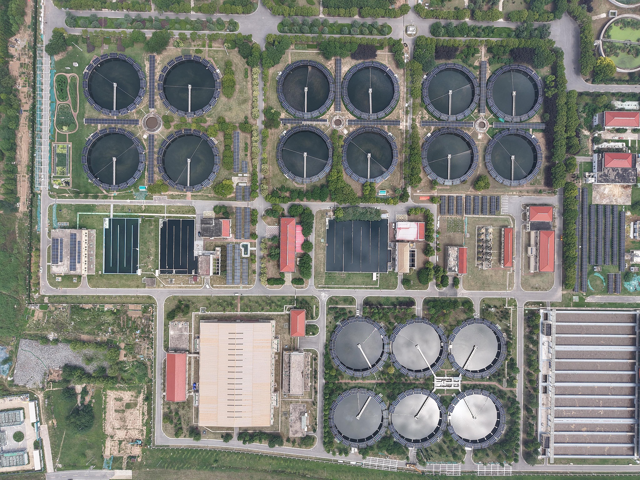 An aerial view of the wastewater treatment ponds encircled by photovoltaic modules in Nanjing, Jiangsu Province, east China, June 4, 2025. /VCG