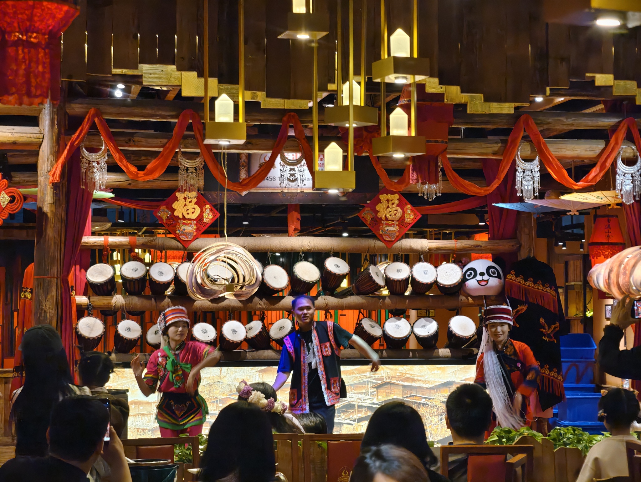 Folk performances are seen at a restaurant in Kunming, Yunnan Province on February 24, 2026. /VCG