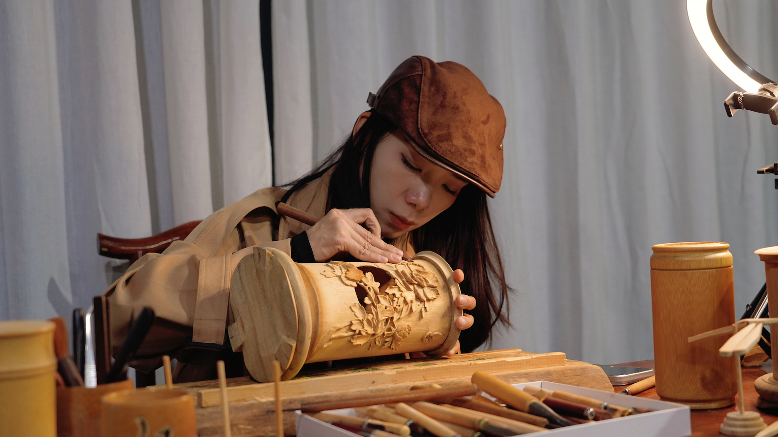 Homecoming entrepreneur Zhou Renfeng does bamboo ivory carving, Jiang'an county, Sichuan Province, southwest China. /CGTN