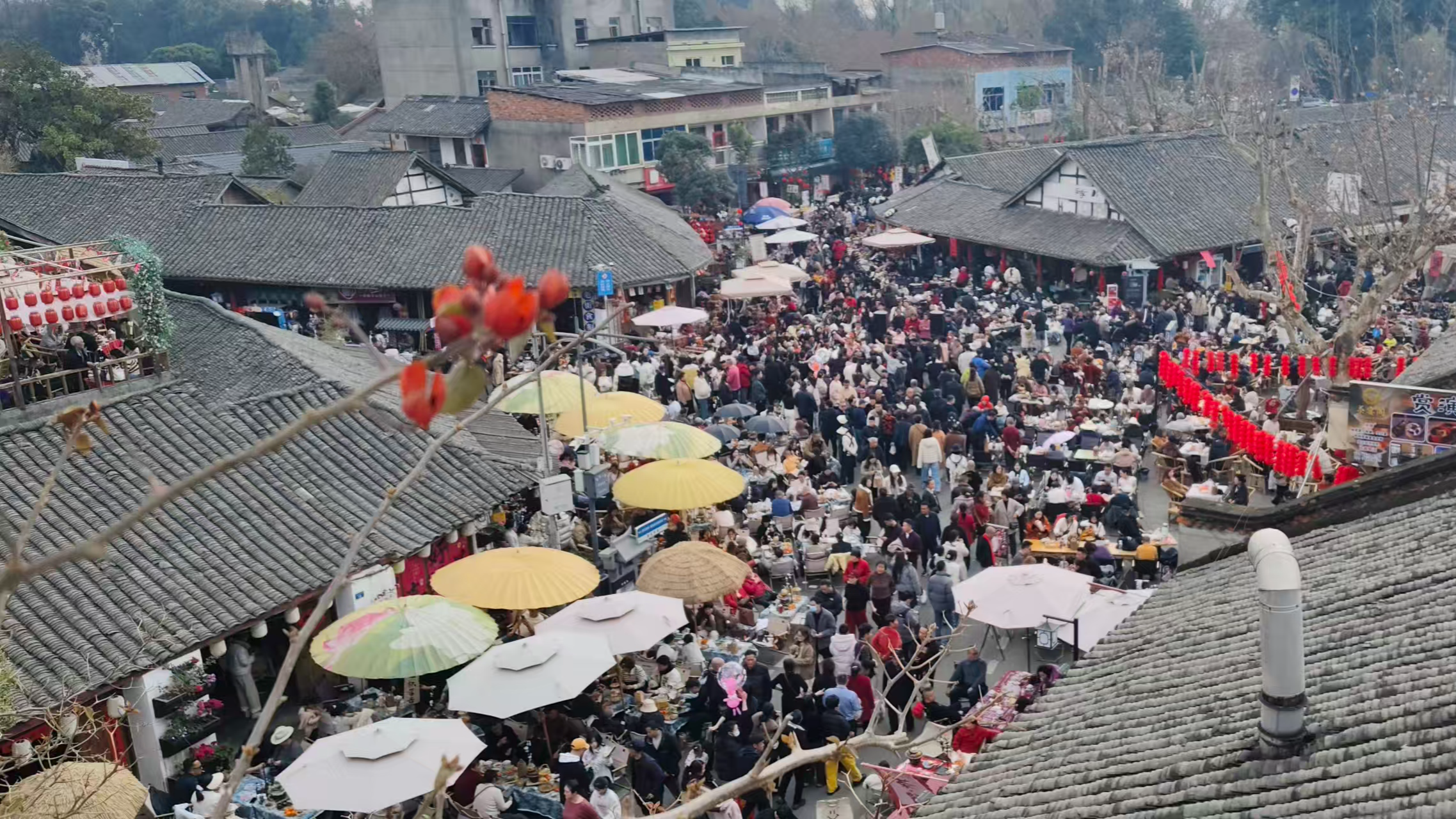 Returning entrepreneurs boost business in China's small towns 