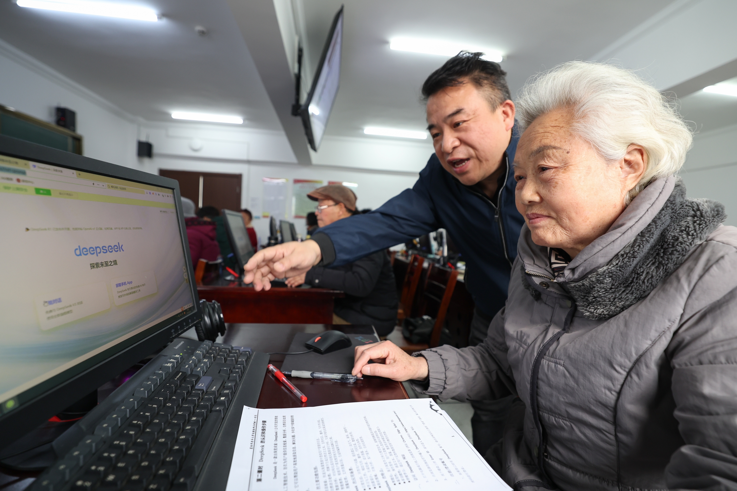 An elderly woman learns to use DeepSeek AI during a computer class in Xiangyang, Hubei Province on February 24, 2025. /IC